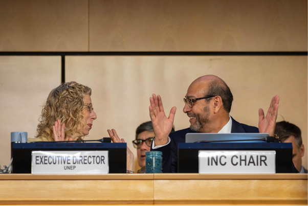 Figure 6: Inger Andersen, Executive Director, UNEP, and INC Chair Luis Vayas, Ecuador. Source: IISD/ENB