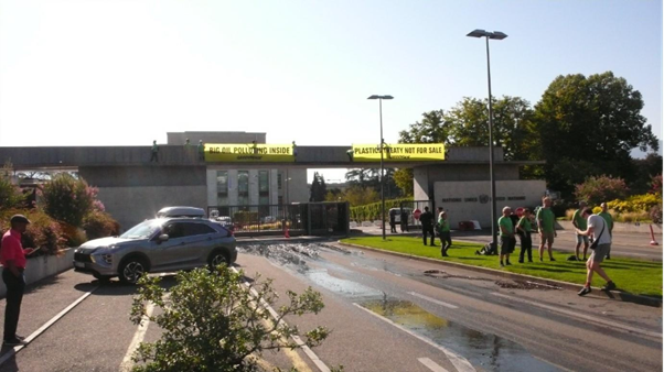 Figure 9: Protest by Greenpeace against the influence of the oil industry at INC-5.2 (Source: Felix Nütz)