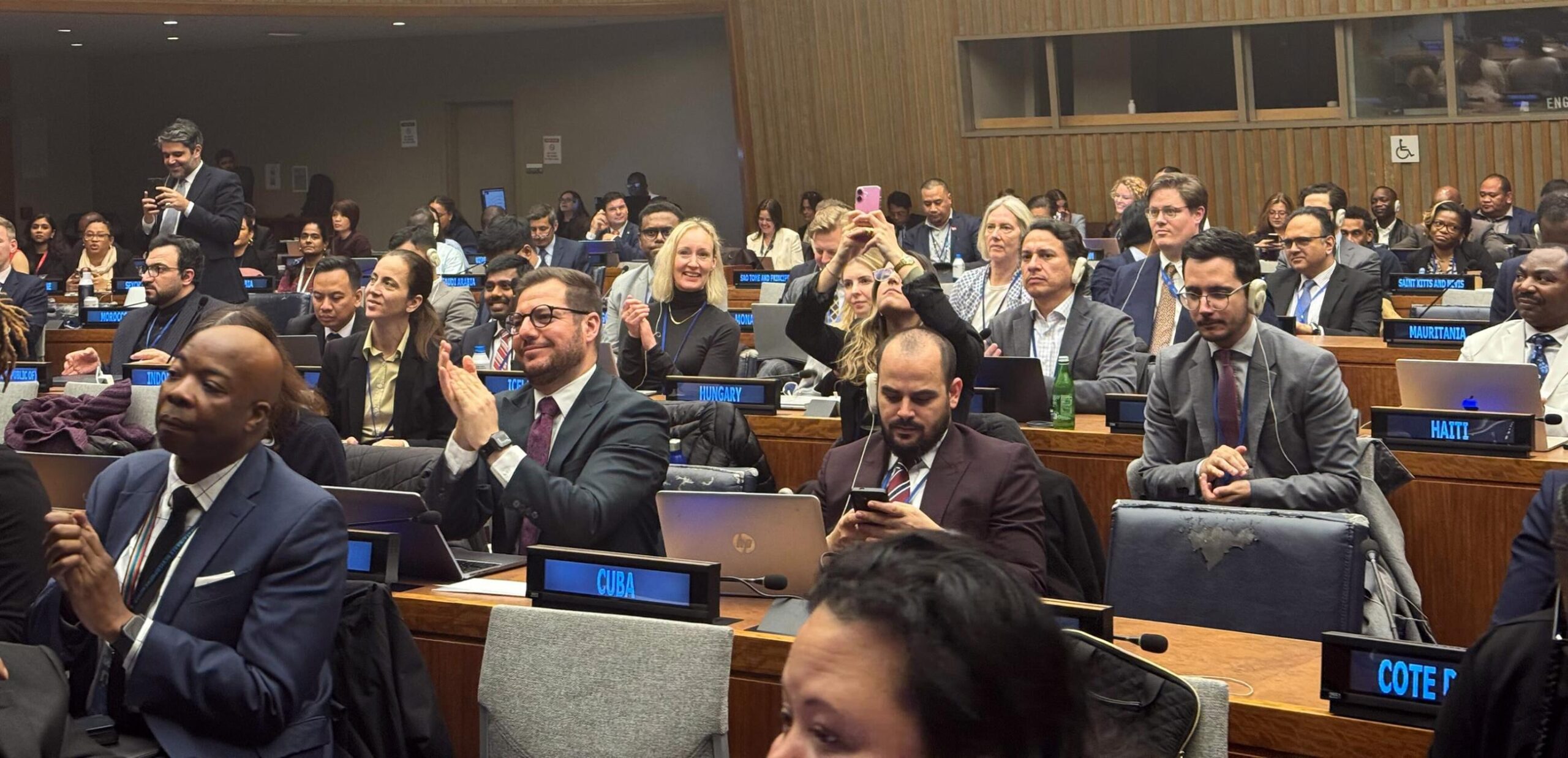 Delegates applaud at the conclusion of PrepCom III (Photo: Earth Negotiations Bulletin)